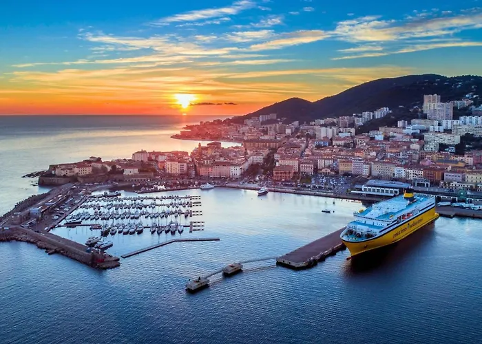 Grand T2 Cours Napoleon B * Ajaccio (Corsica)