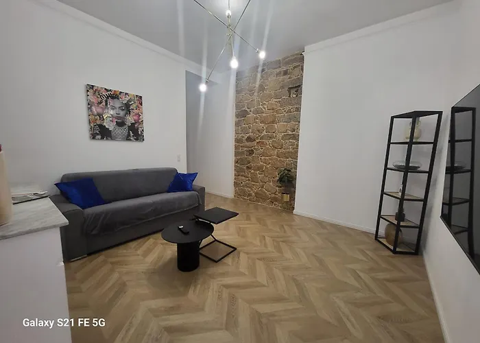 Grand T2 Cours Napoleon B Ajaccio (Corsica)