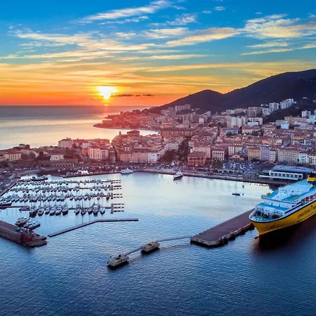 Grand T2 Cours Napoleon B * Ajaccio (Corsica)