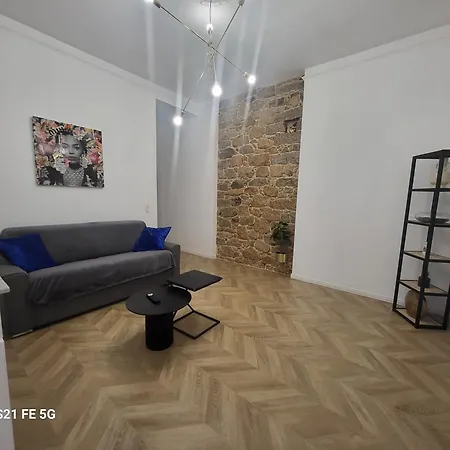 Grand T2 Cours Napoleon B Ajaccio (Corsica)