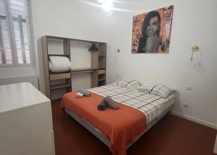 Grand T2 Cours Napoleon B Ajaccio (Corsica)